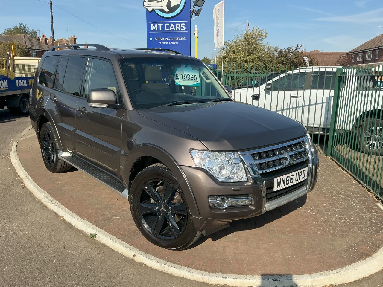 2016 Mitsubishi Shogun